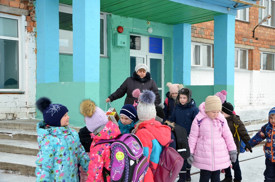 Главный вход школы Главный вход школы